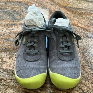 KEEN Sneakers women’s sz 9 EU 39.5